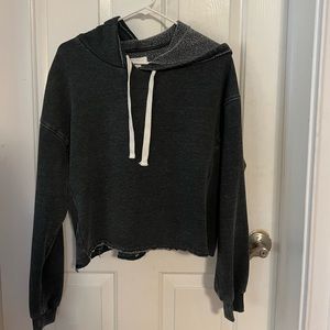 Cropped gray sweatshirt